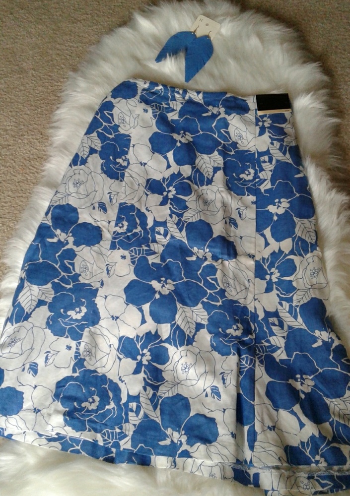 Lane Bryant Blue/White Floral skirt sz.22/24 NWT